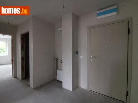Тристаен, 96m²