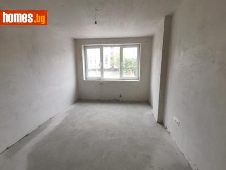 Тристаен, 96m²