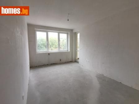 Тристаен, 96m²