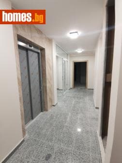 Тристаен, 96m²