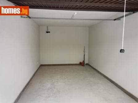 Тристаен, 96m²