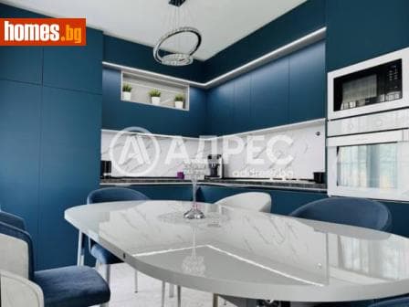 Тристаен, 135m²