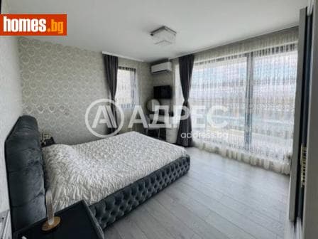 Тристаен, 135m²