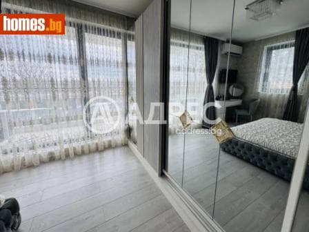 Тристаен, 135m²