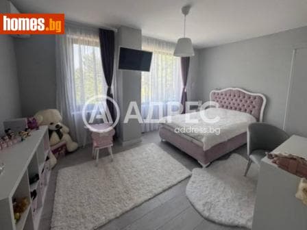 Тристаен, 135m²