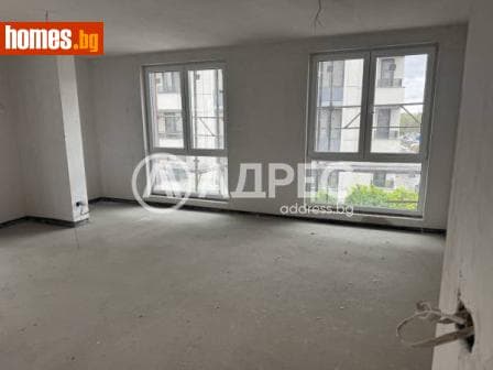 Тристаен, 122m²