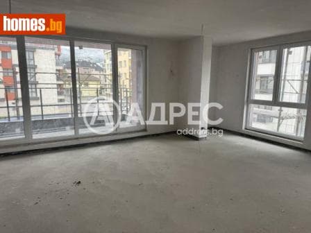 Тристаен, 122m²