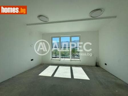 Тристаен, 122m²