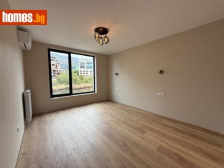 Тристаен, 109m²