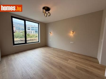 Тристаен, 109m²
