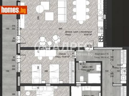 Тристаен, 212m²