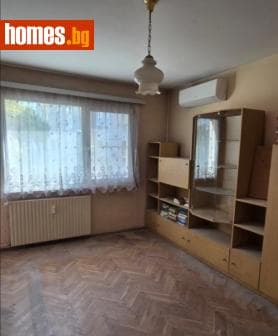 Тристаен, 85m²