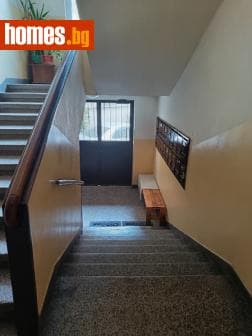 Тристаен, 84m²
