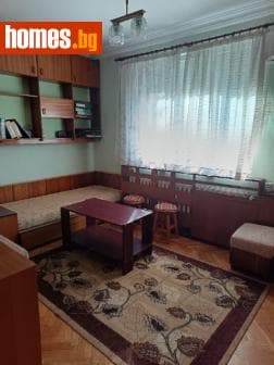 Тристаен, 84m²