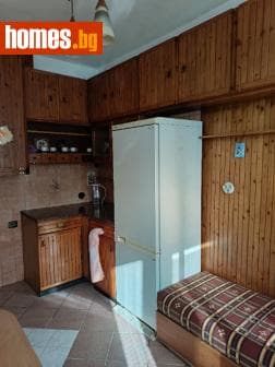Тристаен, 84m²