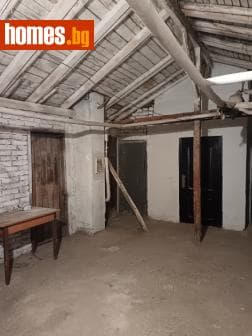 Тристаен, 84m²