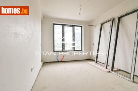Тристаен, 92m²