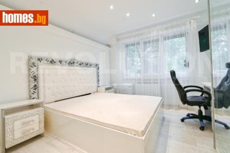 Тристаен, 87m²