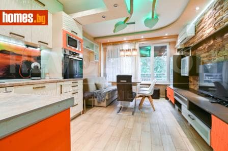 Тристаен, 87m²