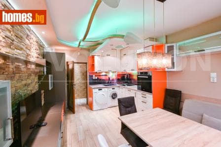 Тристаен, 87m²