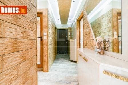 Тристаен, 87m²