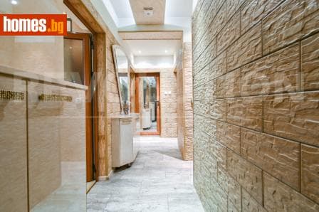 Тристаен, 87m²