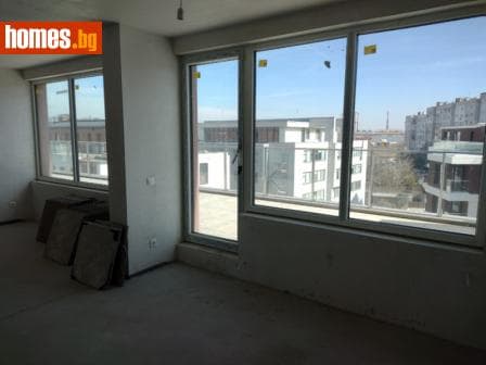 Тристаен, 221m²