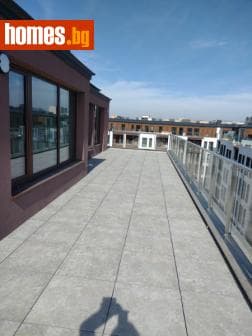 Тристаен, 221m²