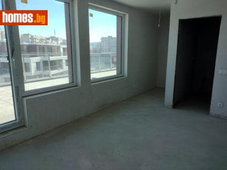 Тристаен, 221m²