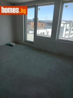 Тристаен, 221m²