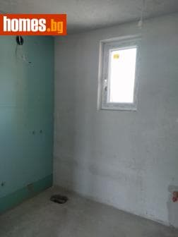 Тристаен, 221m²