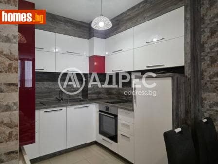 Тристаен, 111m²