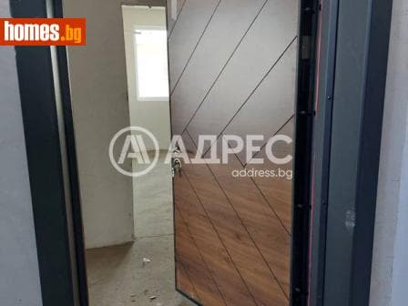 Тристаен, 92m²