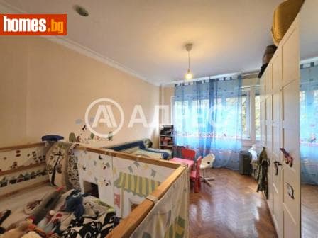Тристаен, 116m²