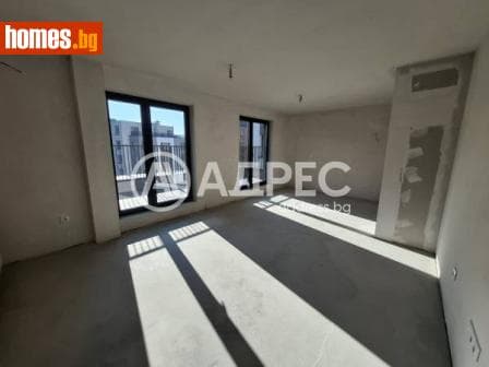 Тристаен, 220m²