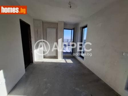 Тристаен, 220m²