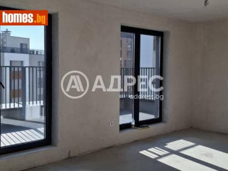 Тристаен, 220m²