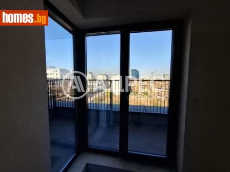 Тристаен, 220m²