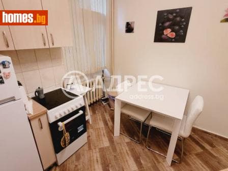 Тристаен, 69m²