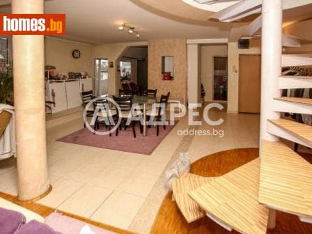 Тристаен, 152m²