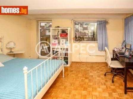 Тристаен, 152m²