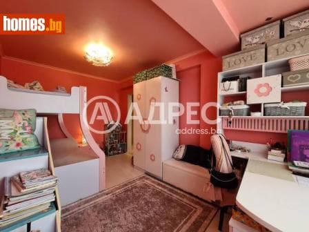 Тристаен, 90m²