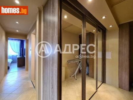 Тристаен, 90m²