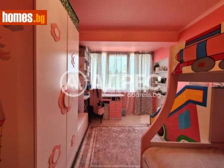 Тристаен, 90m²