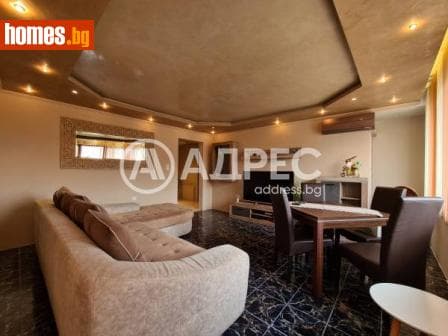 Тристаен, 90m²