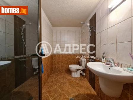 Тристаен, 90m²