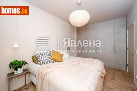 Тристаен, 106m²