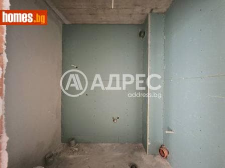 Тристаен, 116m²