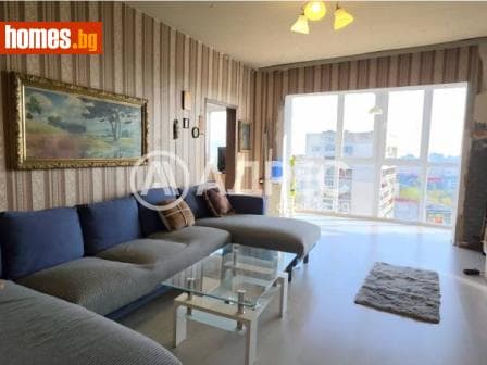 Тристаен, 84m²