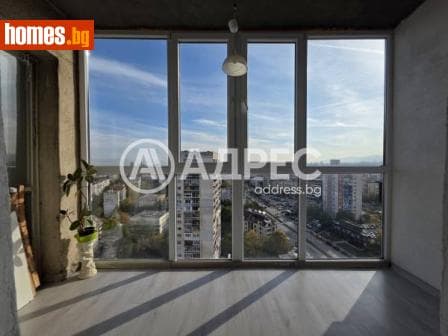 Тристаен, 84m²